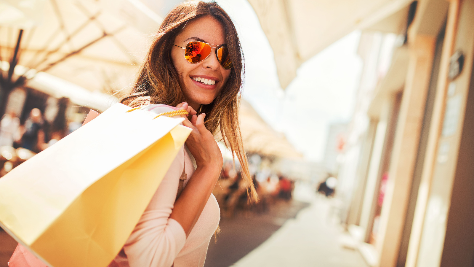 woman shopping bag malls department store Bobex 73 shutterstock woman shopping bag malls department store Bobex 73 shutterstock